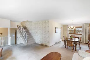 147 Lance Dr, Des Plaines, IL 60016 - Photo 5