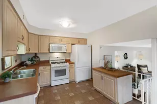 147 Lance Dr, Des Plaines, IL 60016 - Photo 7