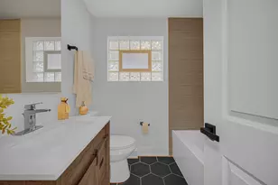 5349 N Meade Ave, Chicago, IL 60630 - Photo 9