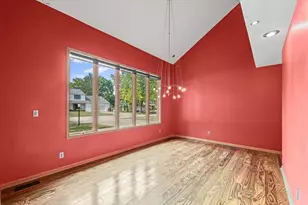 1914 Woodfield Rd, Champaign, IL 61822 - Photo 5