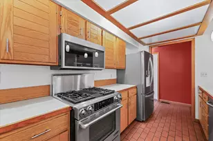1914 Woodfield Rd, Champaign, IL 61822 - Photo 9