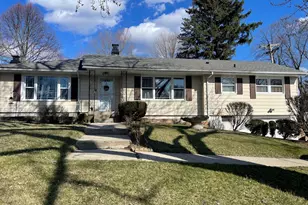 152 King Ave, East Dundee, IL 60118 - Photo 1