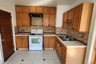 600 Sunderlin St, Waukegan, IL 60085 - Photo 11