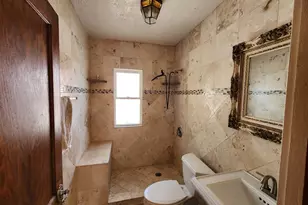 600 Sunderlin St, Waukegan, IL 60085 - Photo 5