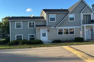 2186 N Oakbrook Cir, Palatine, IL 60074 - Photo 1