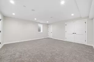 926 E Crest Ave, Addison, IL 60101 - Photo 9