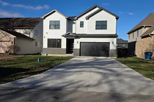 926 E Crest Ave, Addison, IL 60101 - Photo 1