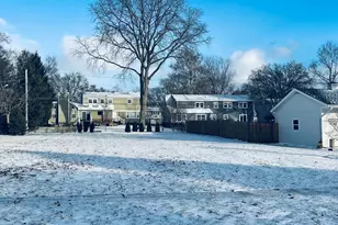 1021 Greenwood Dr, Wheaton, IL 60189 - Photo 7