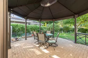 2032 N Wainwright Ct, Palatine, IL 60074 - Photo 3