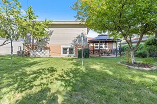 2032 N Wainwright Ct, Palatine, IL 60074 - Photo 13