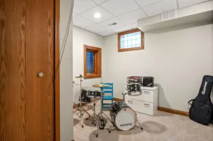 5N661 Leola Ln, Saint Charles, IL 60175 - Photo 37