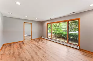 2226 Shannondale Rd, Green Oaks, IL 60048 - Photo 3