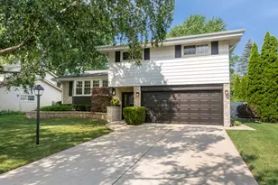 1008 N Newberry Ln, Mount Prospect, IL 60056 - Photo 1