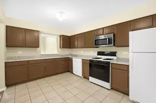 1081 Courtland Dr, Buffalo Grove, IL 60089 - Photo 5