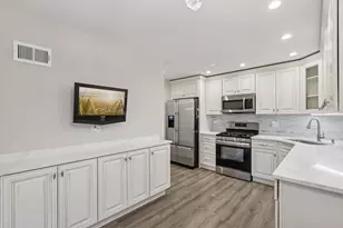 200 Lake Blvd, Buffalo Grove, IL 60089 - Photo 11