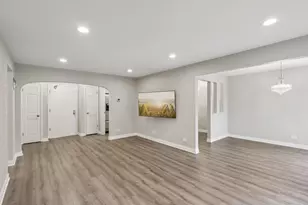 200 Lake Blvd, Buffalo Grove, IL 60089 - Photo 5