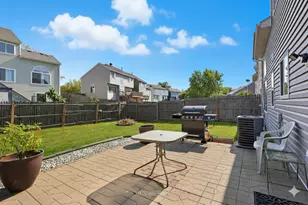 43 W Rustic Ln, Round Lake Beach, IL 60073 - Photo 17