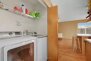 43 W Rustic Ln, Round Lake Beach, IL 60073 - Photo 15