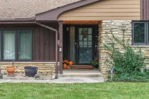 2630 Vale Ct, Downers Grove, IL 60516 - Photo 3