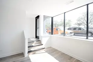 946 W Montrose Ave, Chicago, IL 60613 - Photo 3