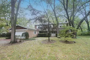 87 Lincolnshire Dr, Lincolnshire, IL 60069 - Photo 1