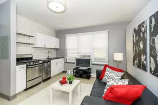 944 W Montrose Ave, Chicago, IL 60613 - Photo 5