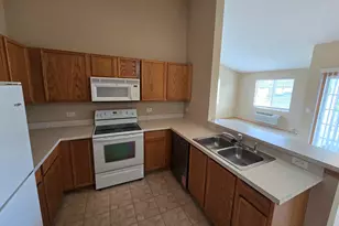 1531 Silverstone Dr, Carpentersville, IL 60110 - Photo 11