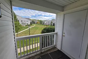 1531 Silverstone Dr, Carpentersville, IL 60110 - Photo 3