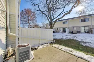 637 Bridgeview Point, Schaumburg, IL 60194 - Photo 27