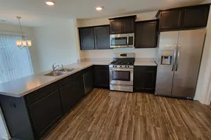 200 Goldenrod Dr, Elgin, IL 60124 - Photo 3