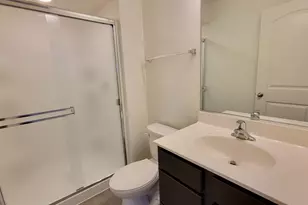 200 Goldenrod Dr, Elgin, IL 60124 - Photo 9