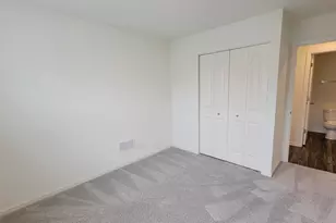 200 Goldenrod Dr, Elgin, IL 60124 - Photo 15