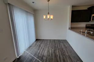 200 Goldenrod Dr, Elgin, IL 60124 - Photo 7