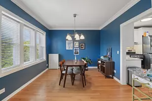 3558 W Belle Plaine Ave, Chicago, IL 60618 - Photo 9