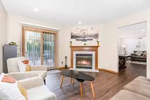 1201 Oak Ridge Dr, Streamwood, IL 60107 - Photo 9