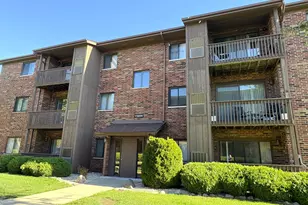 15805 Peggy Ln, Oak Forest, IL 60452 - Photo 1