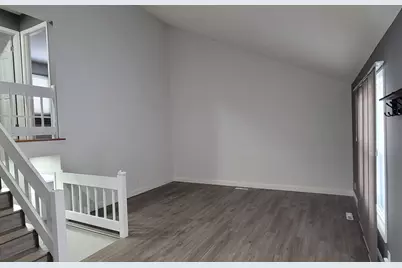 996 Hawthorne Drive, Crystal Lake, IL 60014 - Photo 5