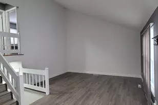 996 Hawthorne Dr, Crystal Lake, IL 60014 - Photo 5