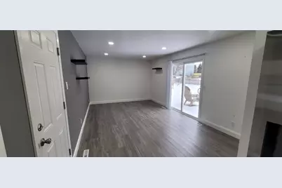 996 Hawthorne Drive, Crystal Lake, IL 60014 - Photo 3