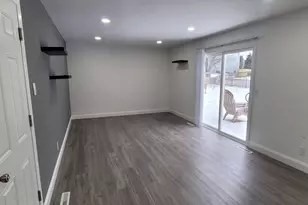 996 Hawthorne Dr, Crystal Lake, IL 60014 - Photo 3