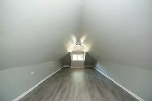 8117 S Burnham Ave, Chicago, IL 60617 - Photo 17