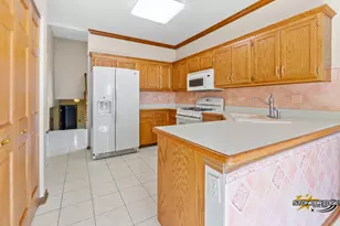 260 Shipland Dr, Crystal Lake, IL 60012 - Photo 3