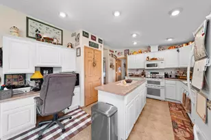 32 Peggy Dr, Sandwich, IL 60548 - Photo 9