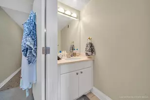 33 W Ontario St, Chicago, IL 60654 - Photo 5