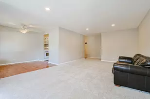 3008 Roberts Dr, Woodridge, IL 60517 - Photo 5