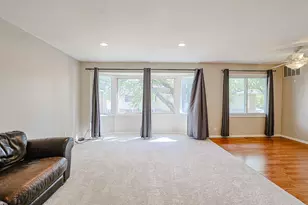 3008 Roberts Dr, Woodridge, IL 60517 - Photo 3