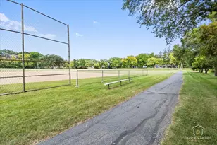 1651 Pauline Cir, Mundelein, IL 60060 - Photo 37