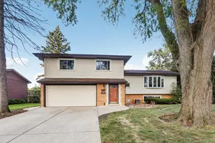 1504 E Emmerson Ln, Mount Prospect, IL 60056 - Photo 1