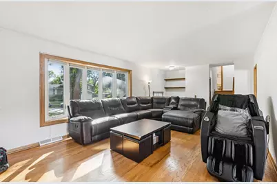 1504 E Emmerson Lane, Mount Prospect, IL 60056 - Photo 3