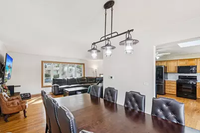 1504 E Emmerson Lane, Mount Prospect, IL 60056 - Photo 5